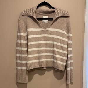 Abercrombie & Fitch Beige and White V-Neck Sweater
